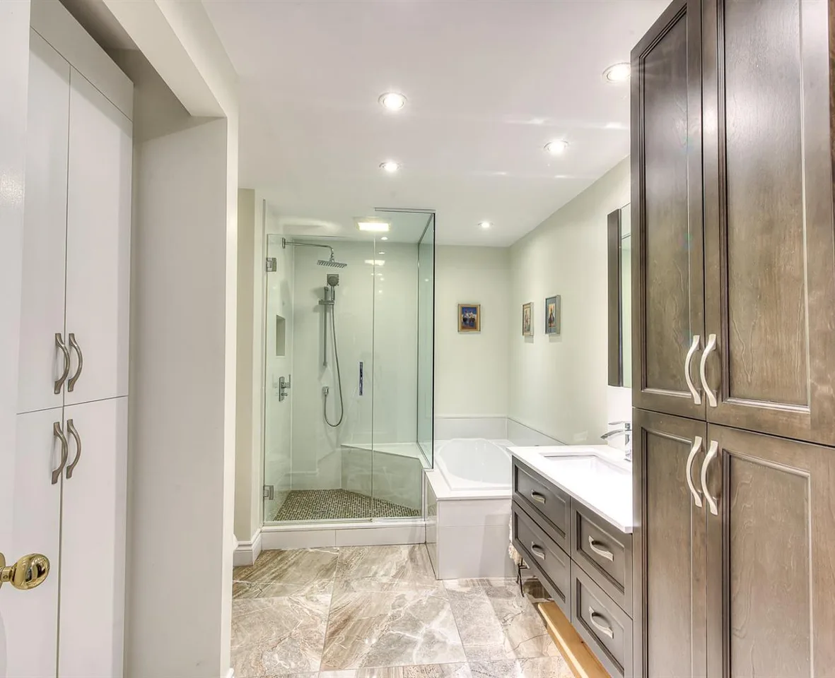 2190 Shevchenko Condo thumbnail 9