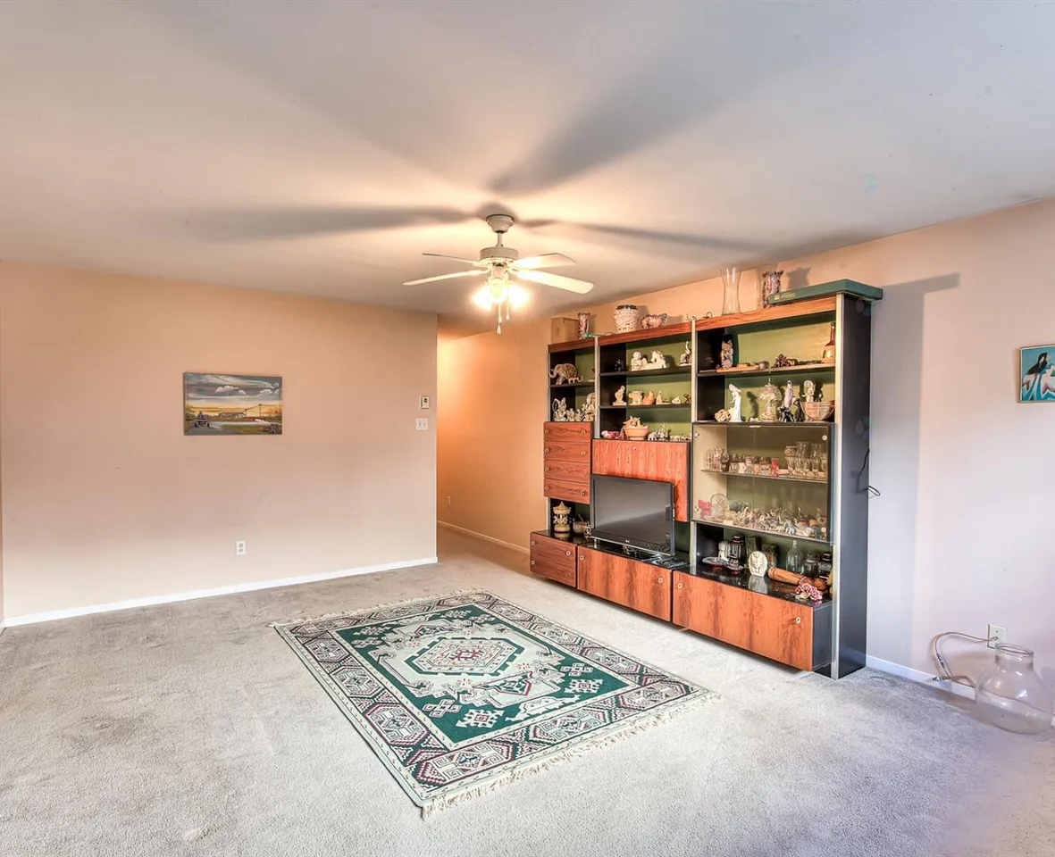 2190 Shevchenko Condo thumbnail 13